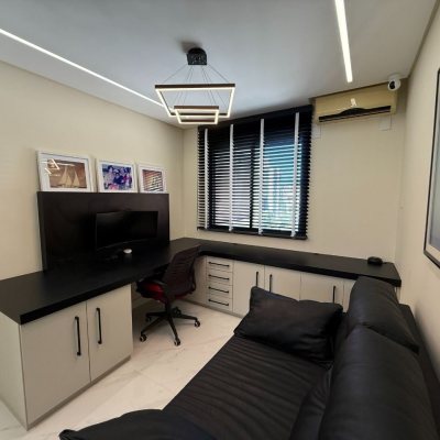 Apartamentos com 172m², 3 quartos, 2 suítes, 2 garagens, no bairro Centro em Florianópolis