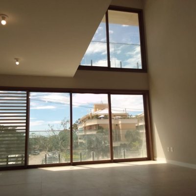 Loft com 65m², 1 quarto, 1 suíte, 2 garagens, no bairro Campeche em Florianópolis