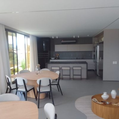 Loft com 65m², 1 quarto, 1 suíte, 2 garagens, no bairro Campeche em Florianópolis