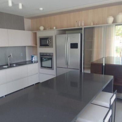 Loft com 65m², 1 quarto, 1 suíte, 2 garagens, no bairro Campeche em Florianópolis