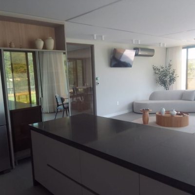 Loft com 65m², 1 quarto, 1 suíte, 2 garagens, no bairro Campeche em Florianópolis