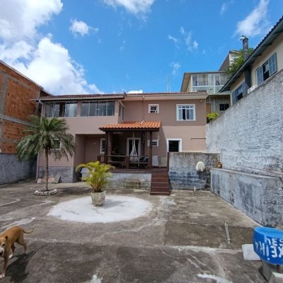 Casa Residencial com 176m², 3 quartos, 1 garagem, no bairro Monte Verde em Florianópolis