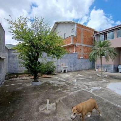 Casa Residencial com 176m², 3 quartos, 1 garagem, no bairro Monte Verde em Florianópolis