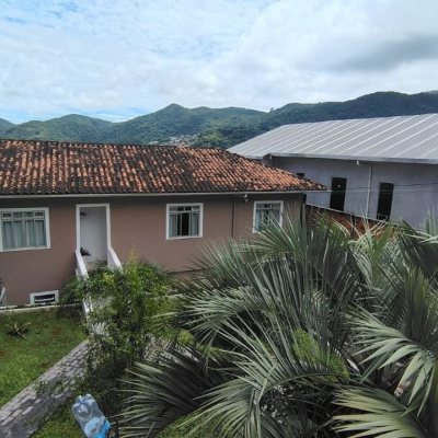 Casa Residencial com 176m², 3 quartos, 1 garagem, no bairro Monte Verde em Florianópolis