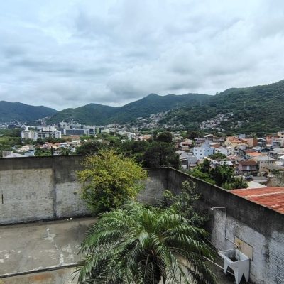 Casa Residencial com 176m², 3 quartos, 1 garagem, no bairro Monte Verde em Florianópolis