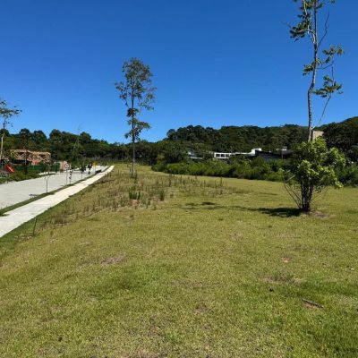 Terrenos Residenciais com 749m², no bairro Campeche em Florianópolis