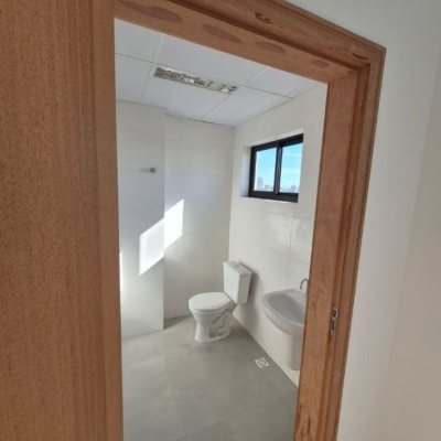 Sobrado Comercial com 430m², 10 garagens, no bairro Jardim Atlântico em Florianópolis