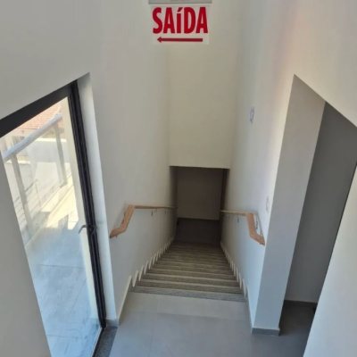 Sobrado Comercial com 430m², 10 garagens, no bairro Jardim Atlântico em Florianópolis