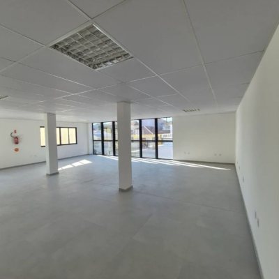 Sobrado Comercial com 430m², 10 garagens, no bairro Jardim Atlântico em Florianópolis