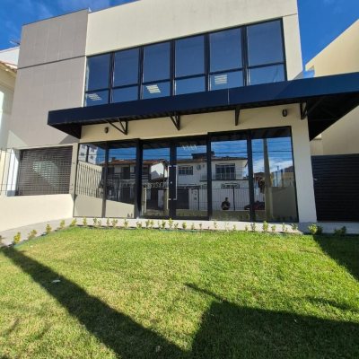 Sobrado Comercial com 430m², 10 garagens, no bairro Jardim Atlântico em Florianópolis