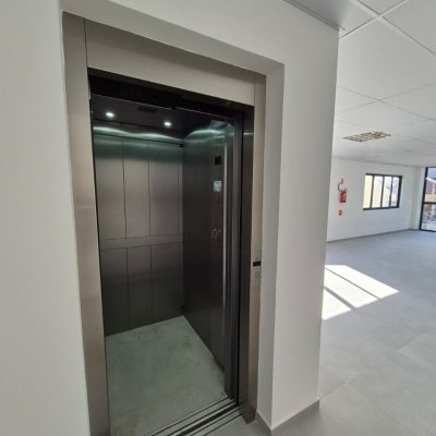 Sobrado Comercial com 430m², 10 garagens, no bairro Jardim Atlântico em Florianópolis