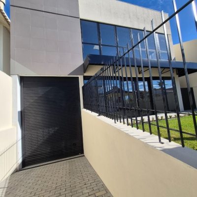 Sobrado Comercial com 430m², 10 garagens, no bairro Jardim Atlântico em Florianópolis