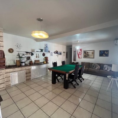 Casa Residencial com 508m², 5 quartos, 2 suítes, 5 garagens, no bairro Campeche em Florianópolis