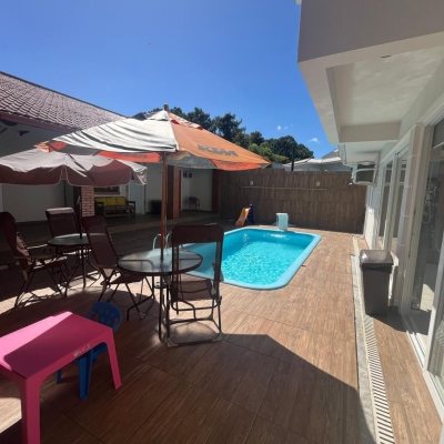 Casa Residencial com 508m², 5 quartos, 2 suítes, 5 garagens, no bairro Campeche em Florianópolis