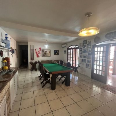 Casa Residencial com 508m², 5 quartos, 2 suítes, 5 garagens, no bairro Campeche em Florianópolis