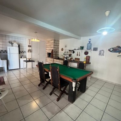 Casa Residencial com 508m², 5 quartos, 2 suítes, 5 garagens, no bairro Campeche em Florianópolis