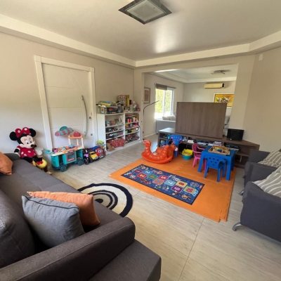 Casa Residencial com 508m², 5 quartos, 2 suítes, 5 garagens, no bairro Campeche em Florianópolis