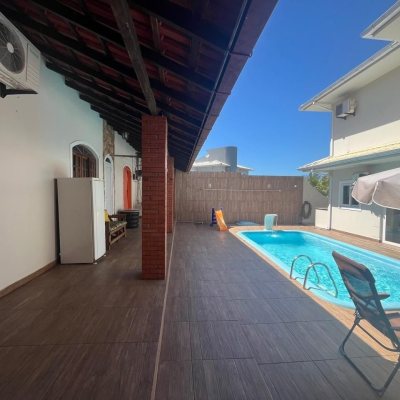 Casa Residencial com 508m², 5 quartos, 2 suítes, 5 garagens, no bairro Campeche em Florianópolis