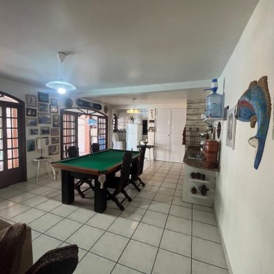 Casa Residencial com 508m², 5 quartos, 2 suítes, 5 garagens, no bairro Campeche em Florianópolis