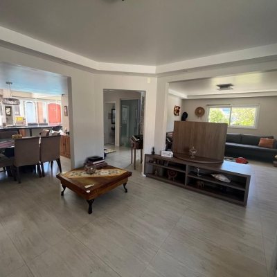 Casa Residencial com 508m², 5 quartos, 2 suítes, 5 garagens, no bairro Campeche em Florianópolis