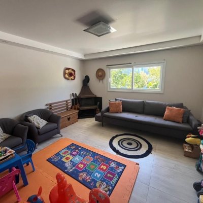 Casa Residencial com 508m², 5 quartos, 2 suítes, 5 garagens, no bairro Campeche em Florianópolis