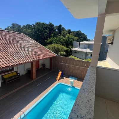 Casa Residencial com 508m², 5 quartos, 2 suítes, 5 garagens, no bairro Campeche em Florianópolis
