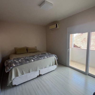 Casa Residencial com 508m², 5 quartos, 2 suítes, 5 garagens, no bairro Campeche em Florianópolis