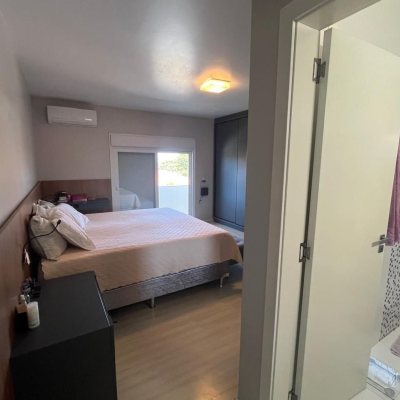 Casa Residencial com 508m², 5 quartos, 2 suítes, 5 garagens, no bairro Campeche em Florianópolis