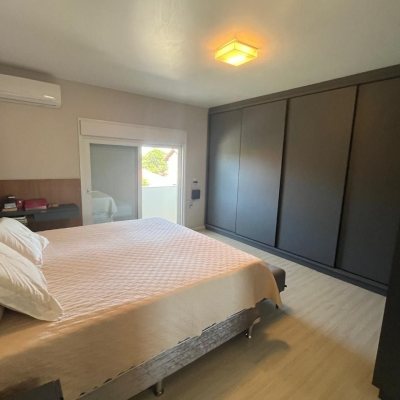 Casa Residencial com 508m², 5 quartos, 2 suítes, 5 garagens, no bairro Campeche em Florianópolis