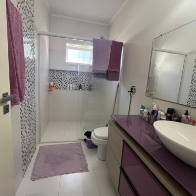 Casa Residencial com 508m², 5 quartos, 2 suítes, 5 garagens, no bairro Campeche em Florianópolis