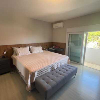 Casa Residencial com 508m², 5 quartos, 2 suítes, 5 garagens, no bairro Campeche em Florianópolis