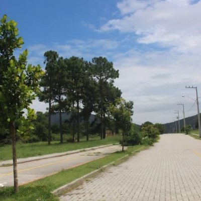 Terrenos Residenciais com 413m², no bairro São João Do Rio Vermelho em Florianópolis