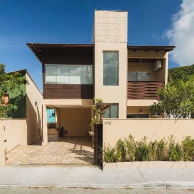 Casa Residencial com 160m², 4 quartos, 2 garagens, no bairro Rio Tavares em Florianópolis