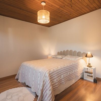 Casa Residencial com 160m², 4 quartos, 2 garagens, no bairro Rio Tavares em Florianópolis