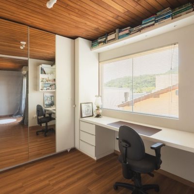 Casa Residencial com 160m², 4 quartos, 2 garagens, no bairro Rio Tavares em Florianópolis