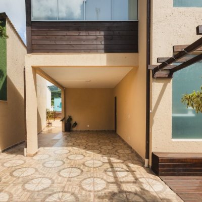 Casa Residencial com 160m², 4 quartos, 2 garagens, no bairro Rio Tavares em Florianópolis