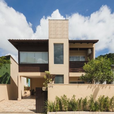 Casa Residencial com 160m², 4 quartos, 2 garagens, no bairro Rio Tavares em Florianópolis