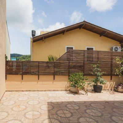 Casa Residencial com 160m², 4 quartos, 2 garagens, no bairro Rio Tavares em Florianópolis