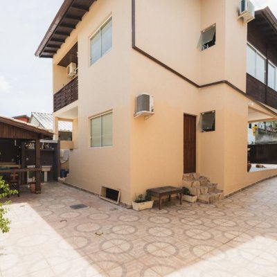 Casa Residencial com 160m², 4 quartos, 2 garagens, no bairro Rio Tavares em Florianópolis