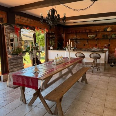 Casa Residencial com 540m², 5 quartos, 2 suítes, 6 garagens, no bairro Itacorubi em Florianópolis