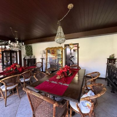 Casa Residencial com 540m², 5 quartos, 2 suítes, 6 garagens, no bairro Itacorubi em Florianópolis