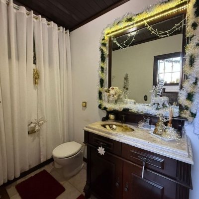 Casa Residencial com 540m², 5 quartos, 2 suítes, 6 garagens, no bairro Itacorubi em Florianópolis