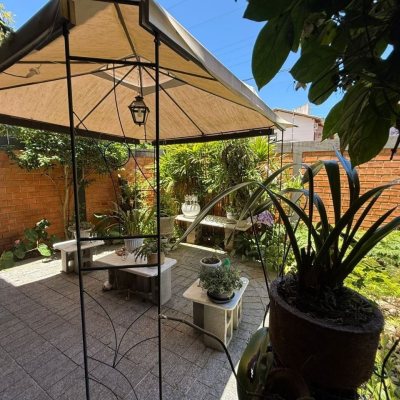 Casa Residencial com 540m², 5 quartos, 2 suítes, 6 garagens, no bairro Itacorubi em Florianópolis