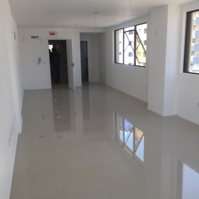 Sala com 48m², 1 garagem, no bairro Centro em Florianópolis