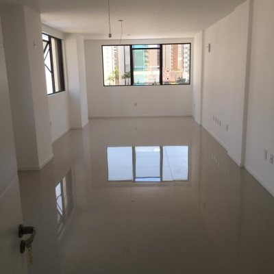 Sala com 48m², 1 garagem, no bairro Centro em Florianópolis
