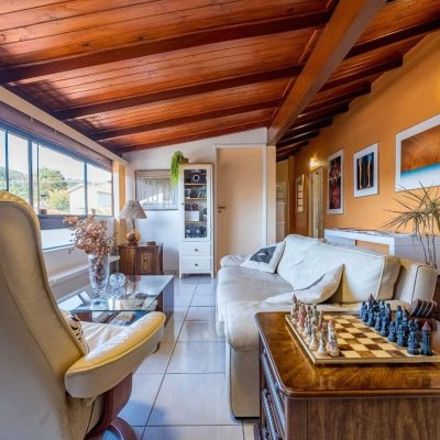 Cobertura com 297m², 5 quartos, 3 suítes, 2 garagens, no bairro Canasvieiras em Florianópolis