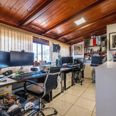 Cobertura com 297m², 5 quartos, 3 suítes, 2 garagens, no bairro Canasvieiras em Florianópolis