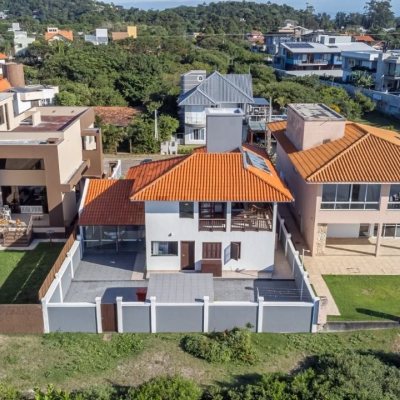 Casa em Condomínio com 279m², 5 quartos, 2 suítes, 2 garagens, no bairro Morro das Pedras em Florianópolis