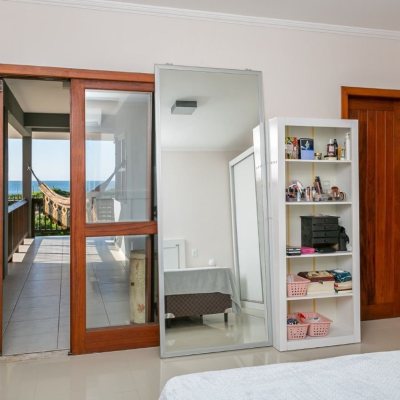 Casa em Condomínio com 279m², 5 quartos, 2 suítes, 2 garagens, no bairro Morro das Pedras em Florianópolis