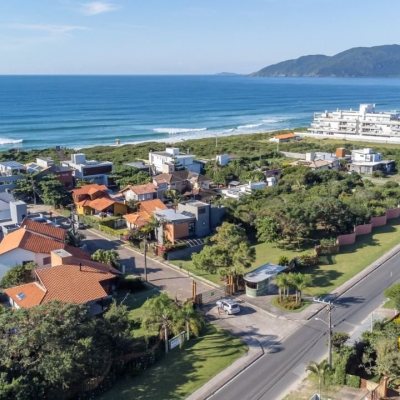 Casa em Condomínio com 279m², 5 quartos, 2 suítes, 2 garagens, no bairro Morro das Pedras em Florianópolis